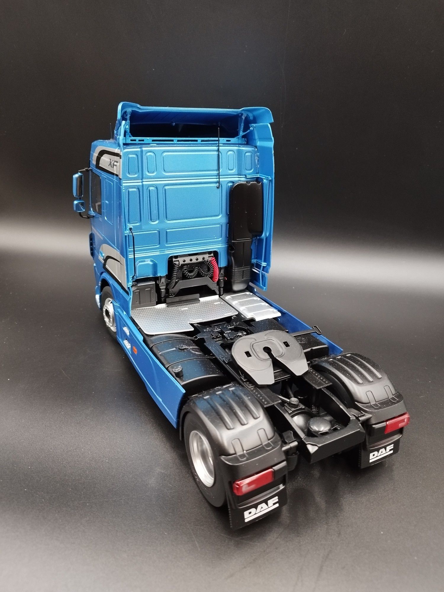 1:18 Premium ClassiXXs 2018 DAF XF Space Cab Light Blue  model nowy