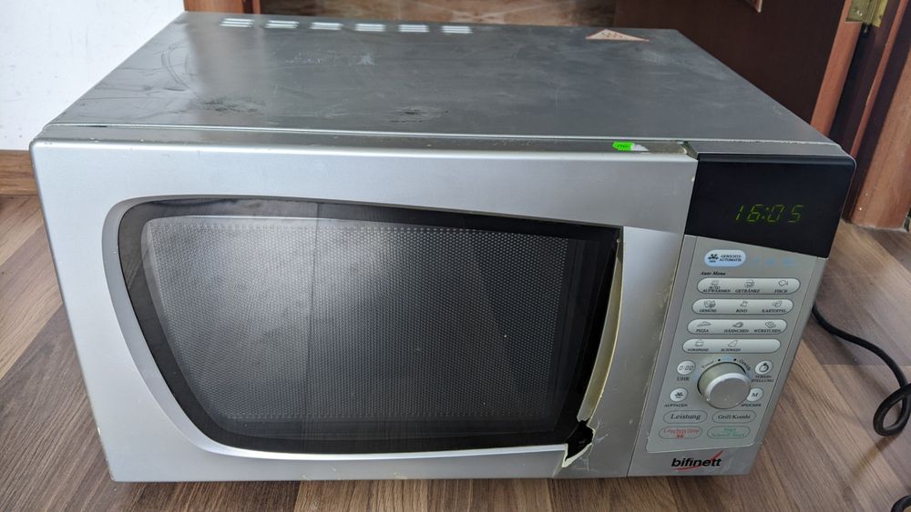 Мікрохвильова піч bifinett на запчастини