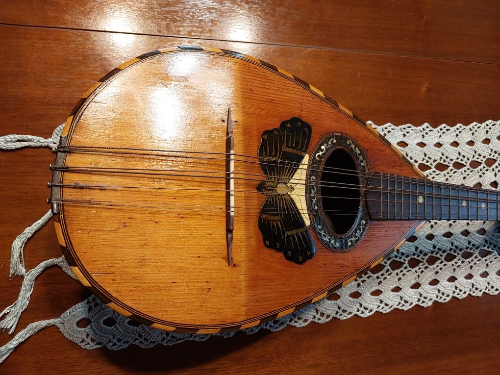 Stara mandolina instrument