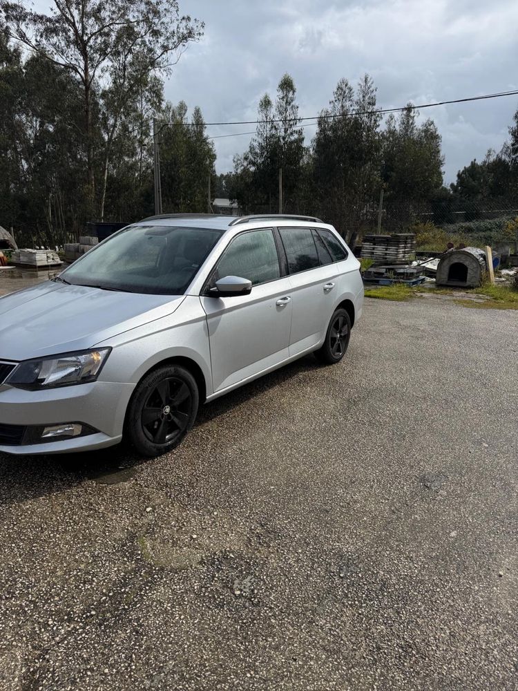 Skoda Fabia 2015 como novo