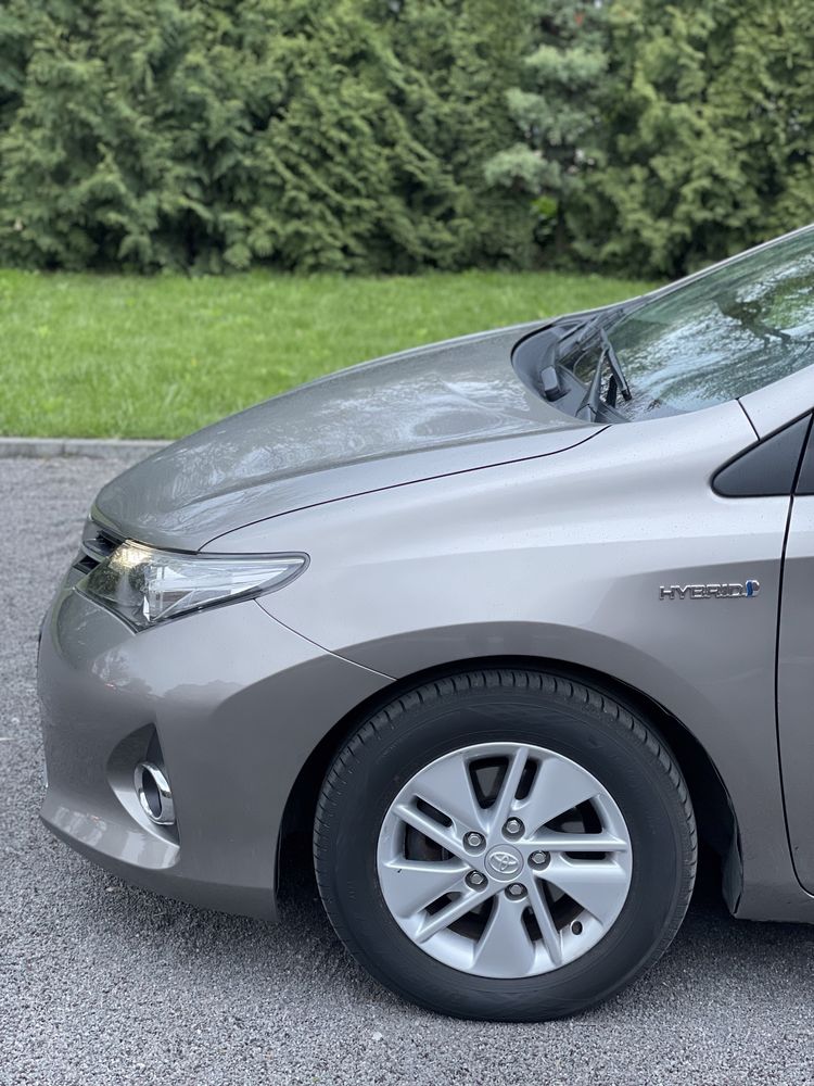 Toyota auris hybrid