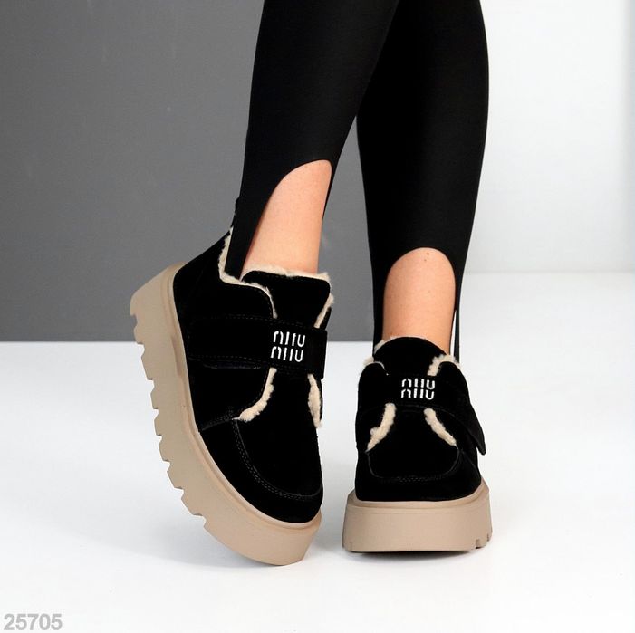 Жіночі шкіряні зимові черевики в кольорах