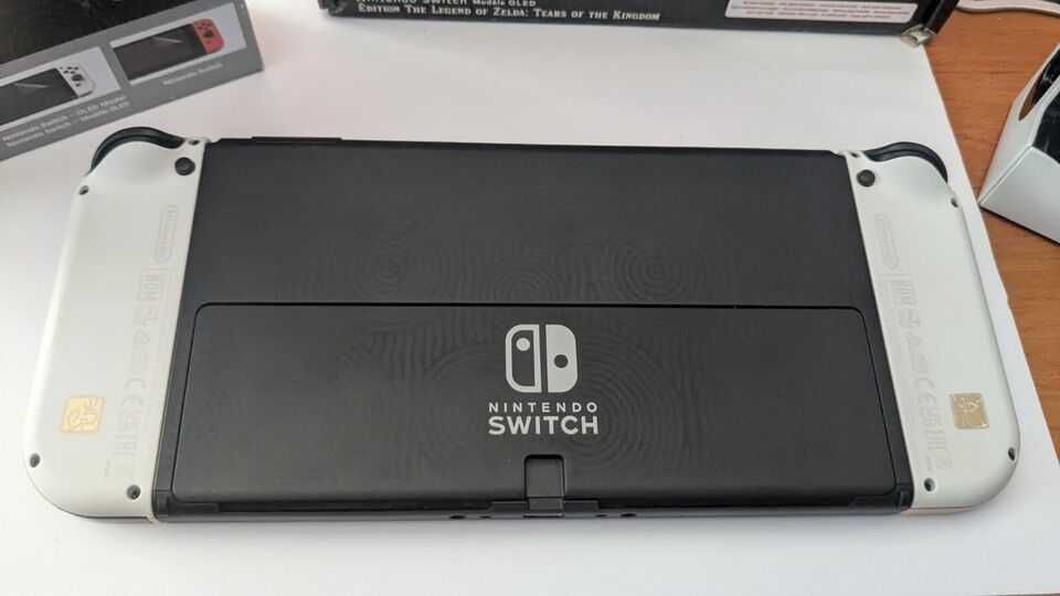Nintendo Switch Oled The Legend of Zelda: Tears Of The Kingdom + Bolsa