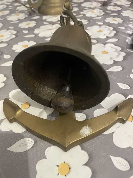 Stary dzwonek mosiezny nascienny