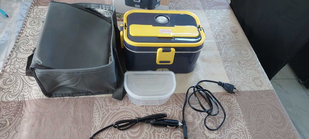 Elektryczne  pudełko na  lunch z widelcem i łyżeczką