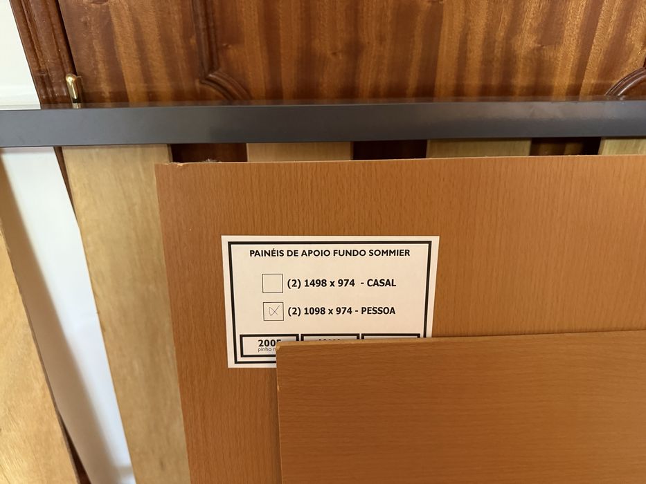 Cama solteiro sommier + colchao + mesa de cabeceira