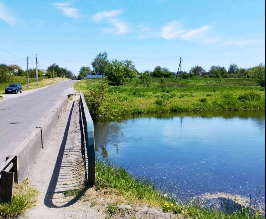 У центрі Новоолександрівки 8 км.  біля м. Дніпро