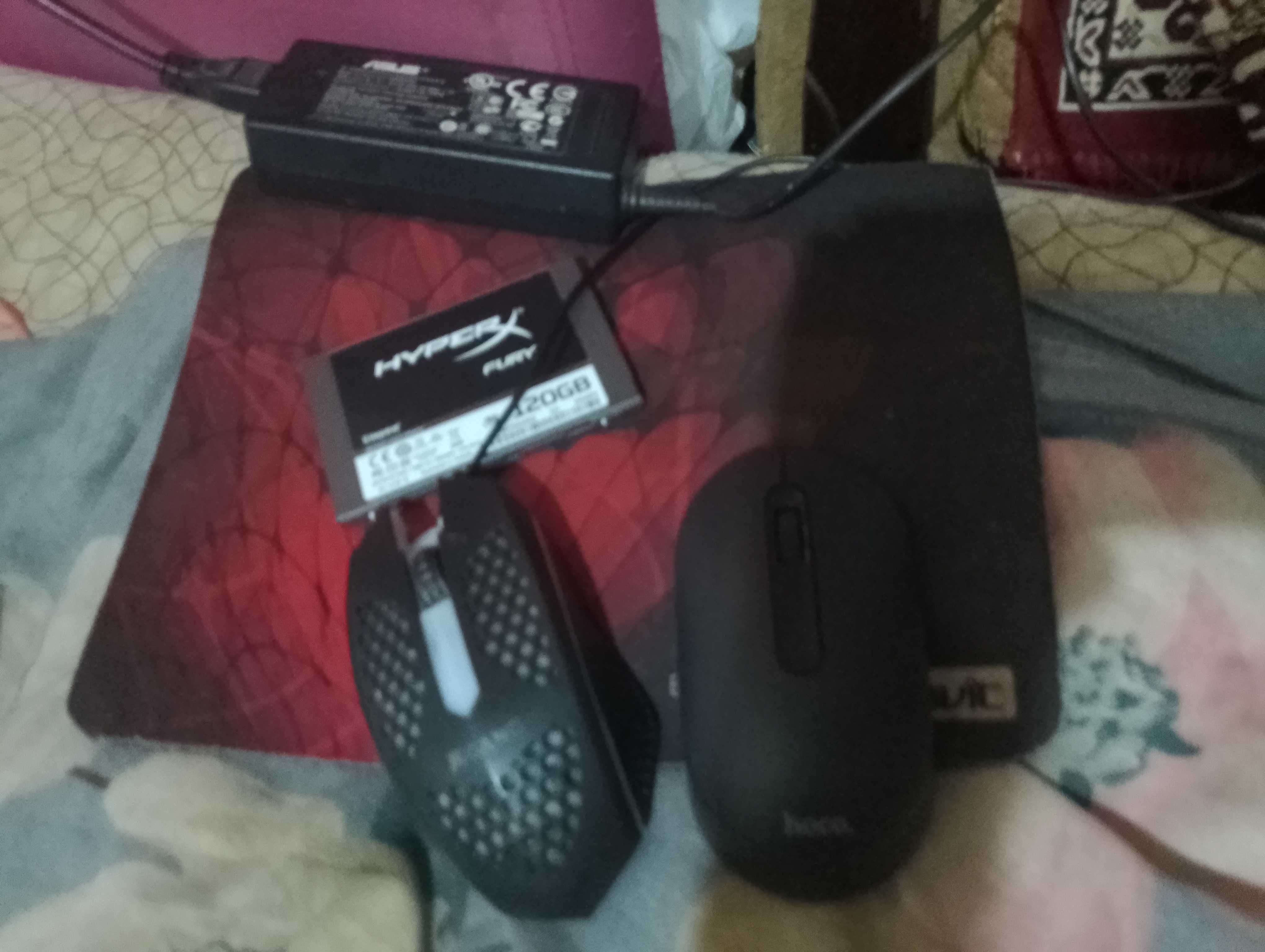 Асус К52д в хорошому стані АКБ держе 1год ссд120 і hdd500 озу 6гб