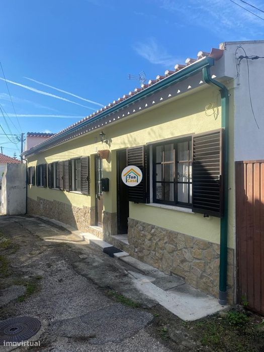 Moradia Térrea com terraço privativo , dois quartos, sala de estar, sa