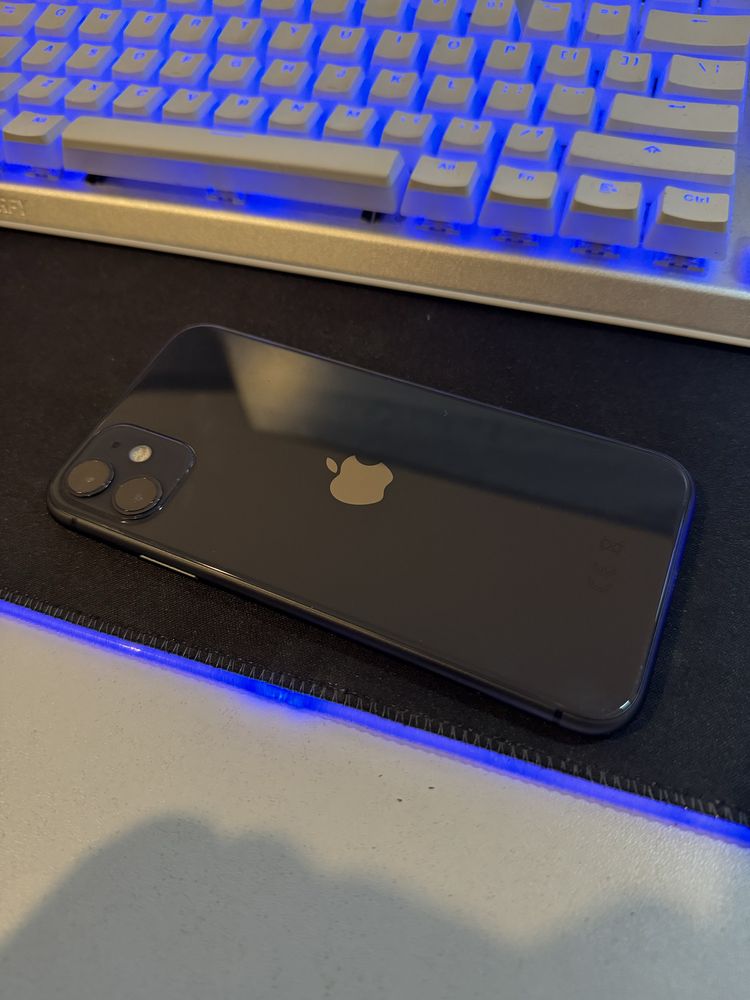 Iphone 11 idealny stan