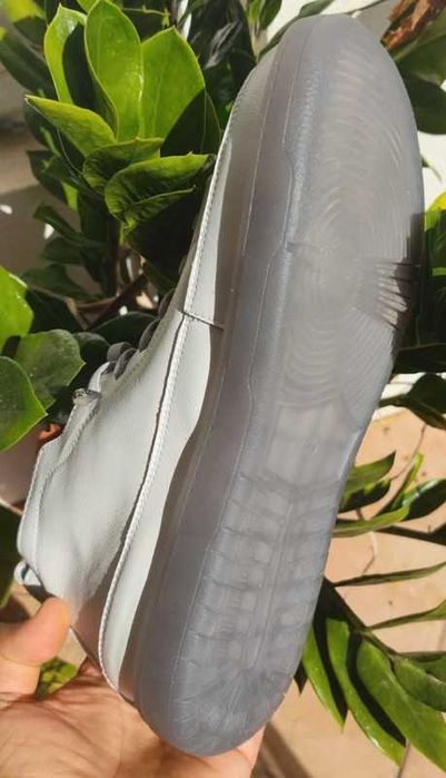 Bota branca de couro para mulher