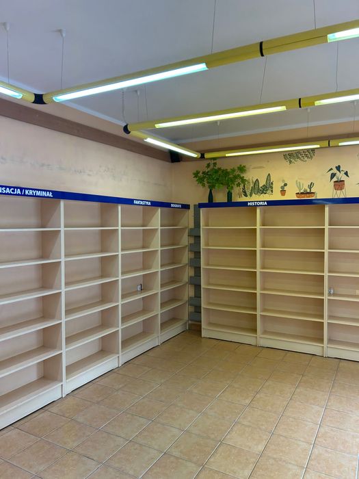 Oddam meble w dobrym stanie po księgarni