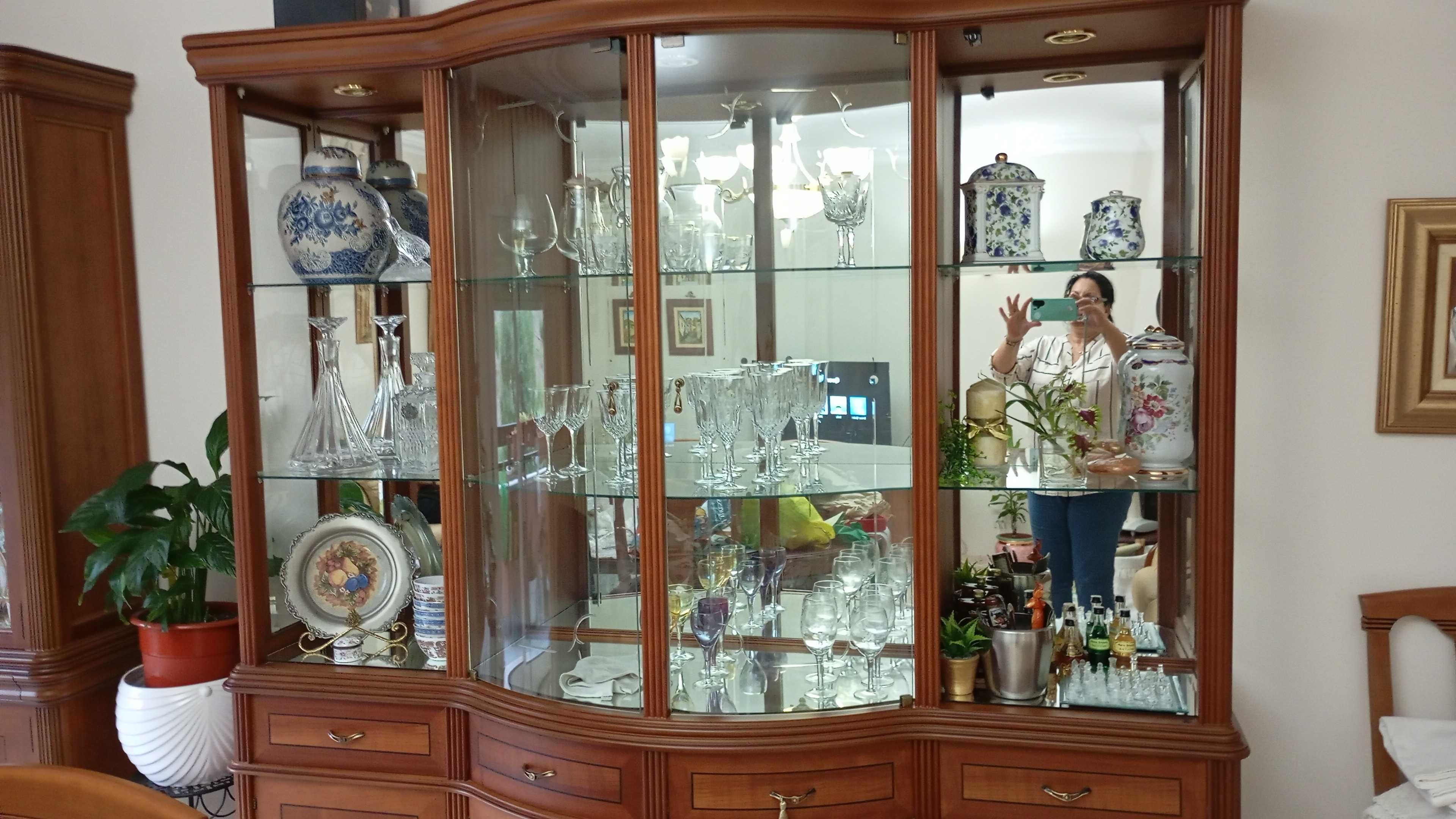 Móvel de sala com cristaleira