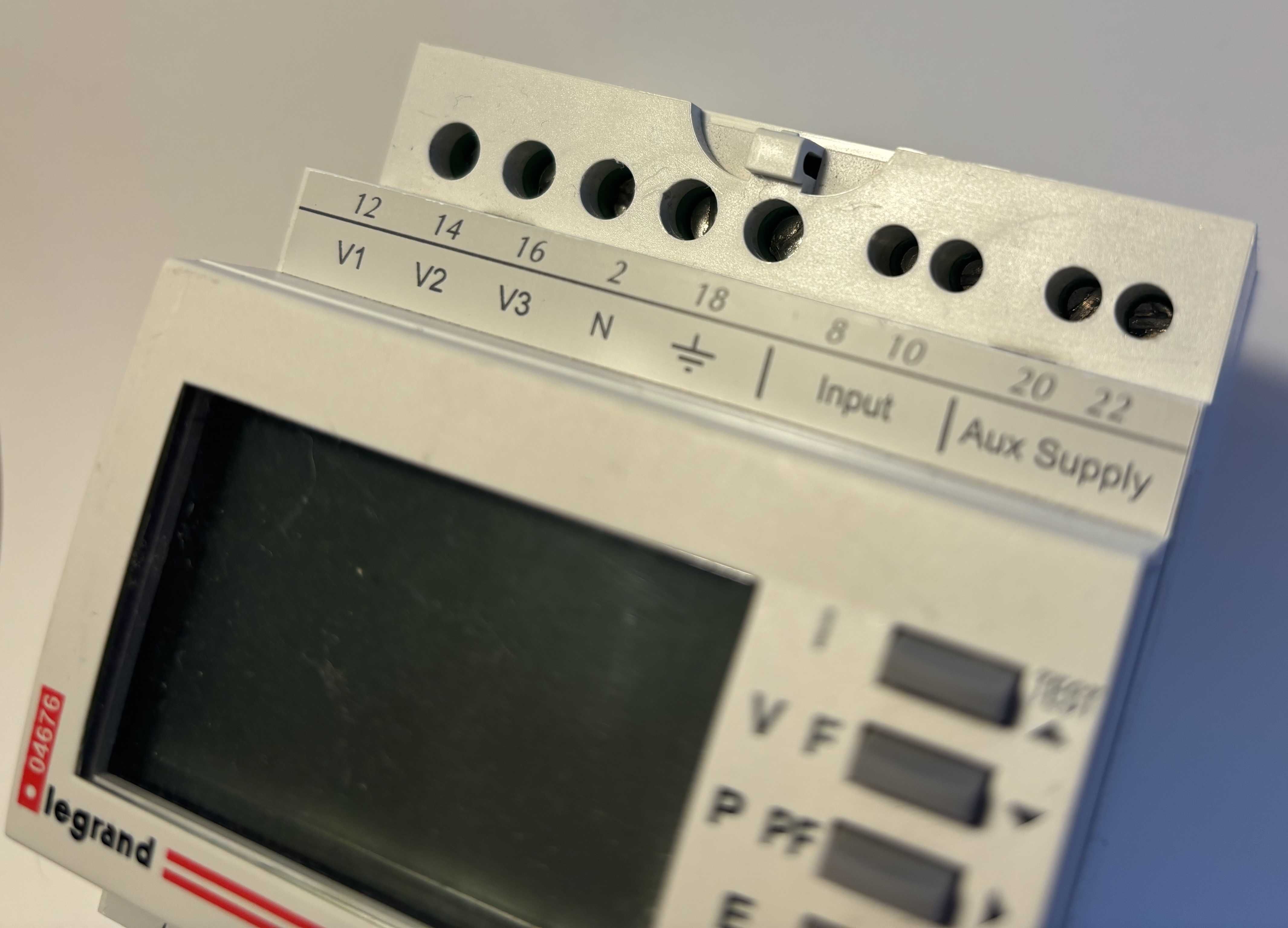 Analizator parametrów sieci EMDX3 D41C 004676 LEGRAND - używany