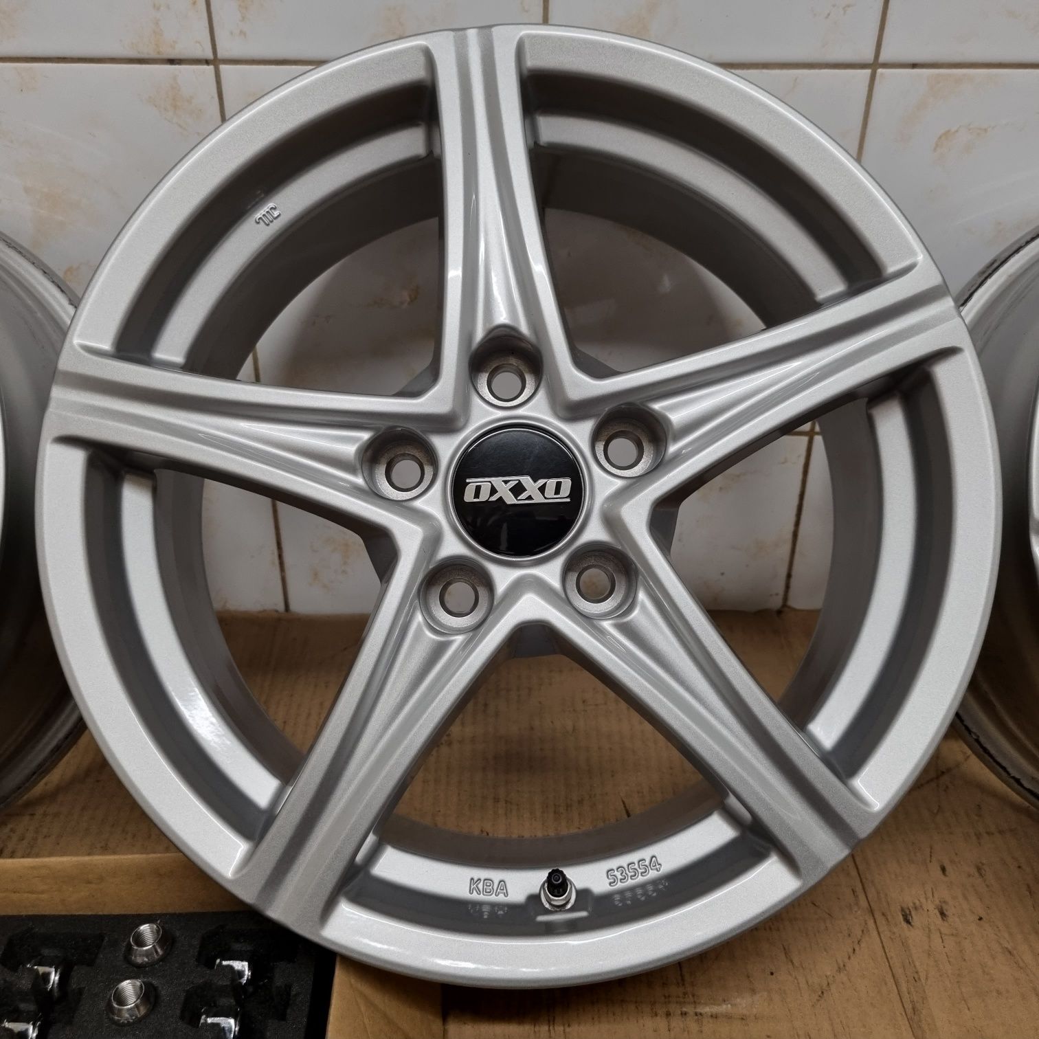 Jak nowe! Alufelgi 16" Oxxo 5x114,3 ET45 Suzuki Swift + czujniki