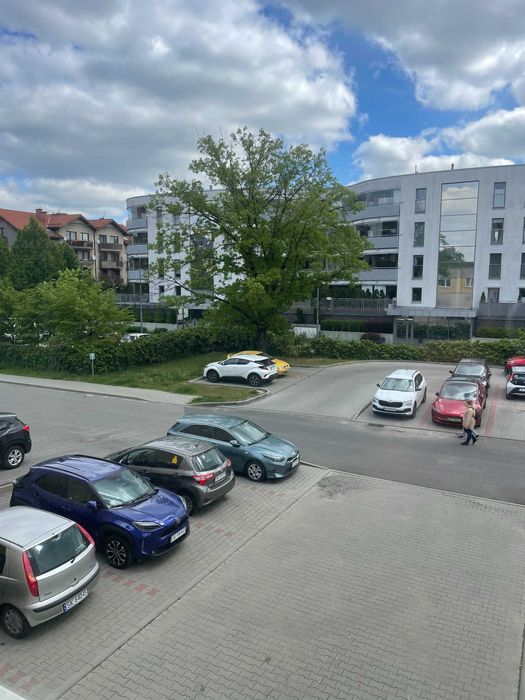 Duży atrakcyjny lokal 181 m na 3 stawach z parkingiem