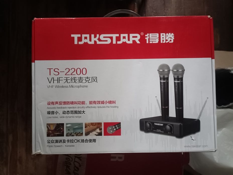 Радіомікрофон Takstar TS-2200 (два ручні мікрофони на одній базі)