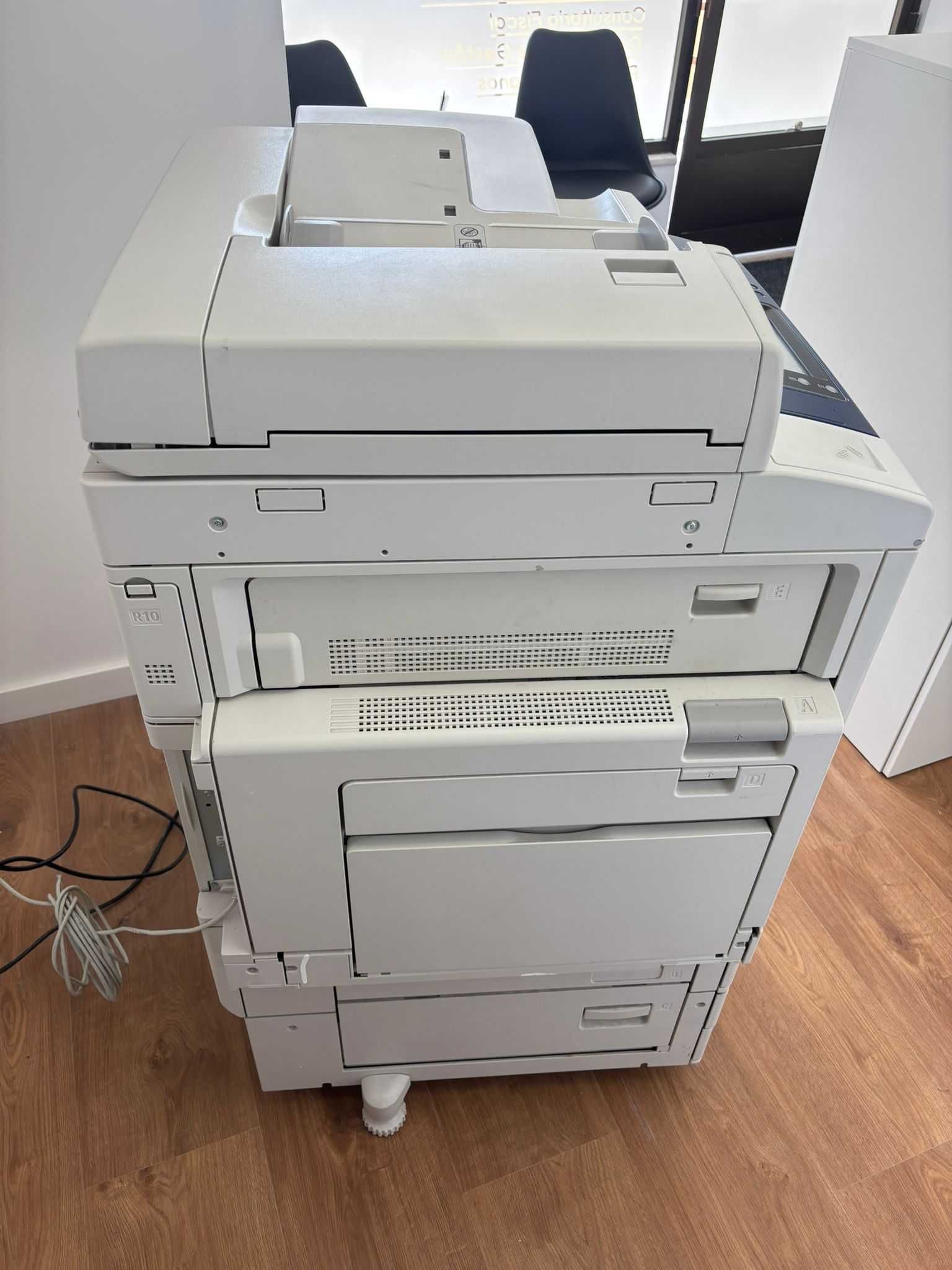 Impressora xerox WorkCentre 7120 ( c/1 toner magenta + 2 amarelos)