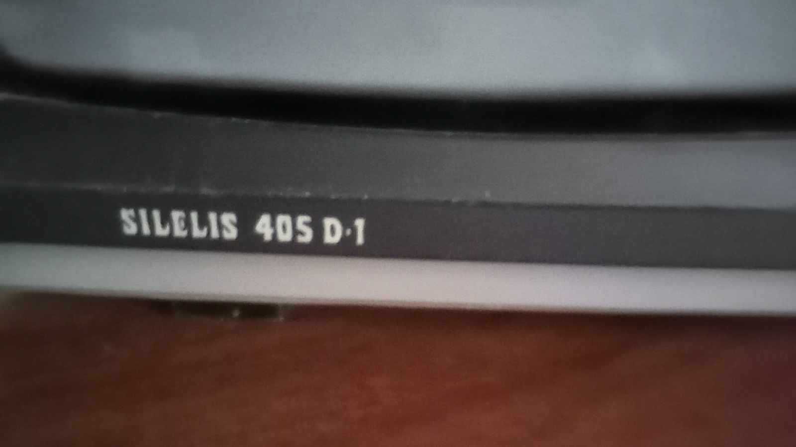 Stary telewizor turystyczny SILELIS 405 D-1
