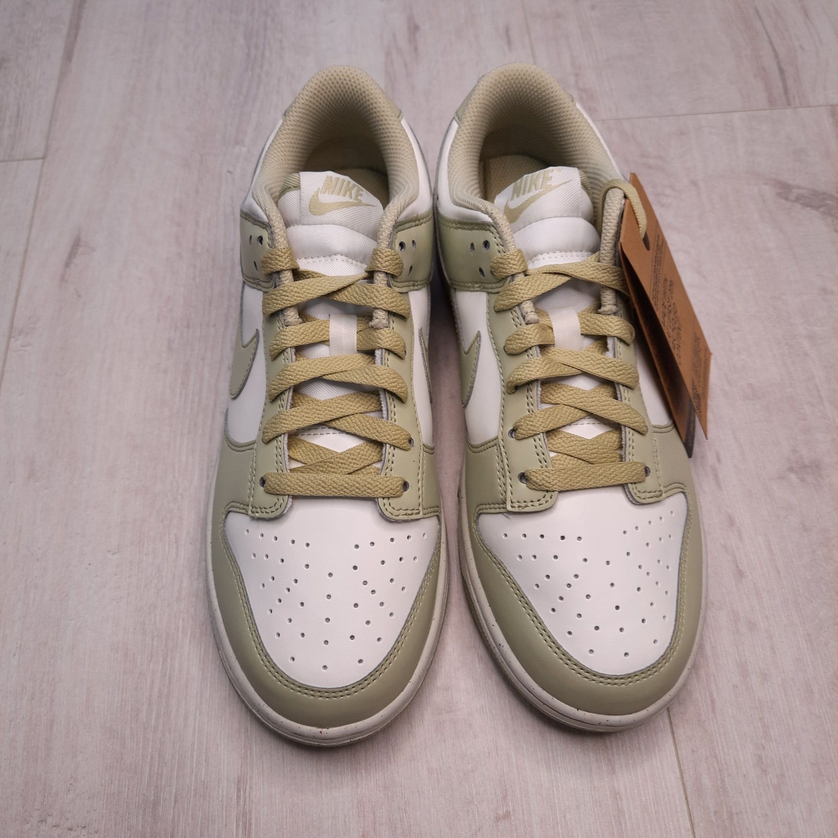 Оригінальні жіночі кросівки Nike Dunk Low Next Nature Olive Aura HF538