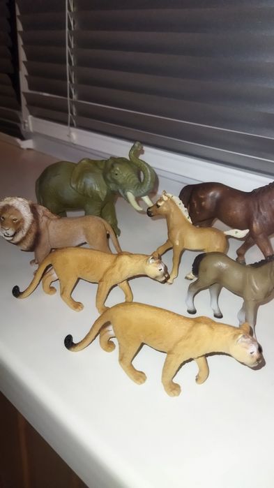 Фігурки schleich, шляйх. Слон, леа, кінь, динозавр