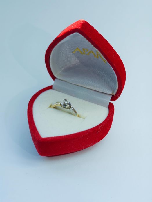 APART Złoty pierścionek z brylantem