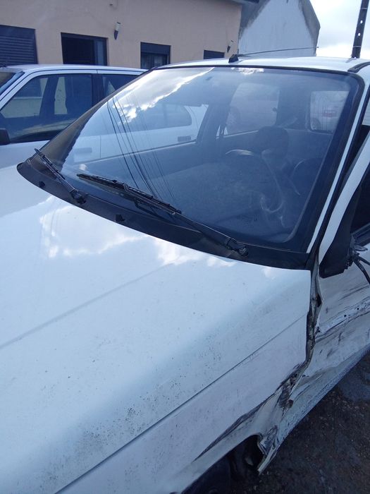 Clio 1.1 muitas peças boas