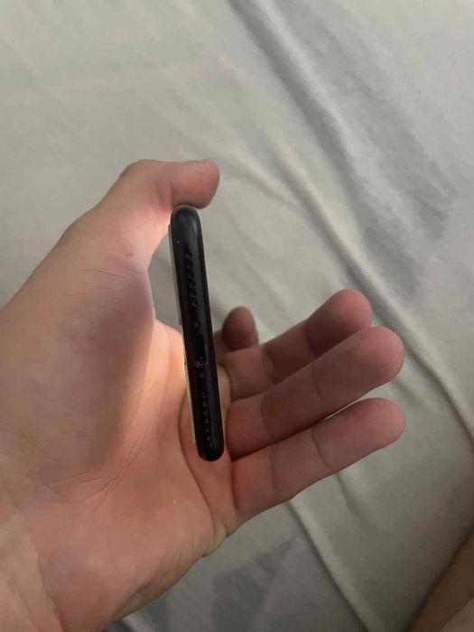 Iphone se 2022 stan idealny