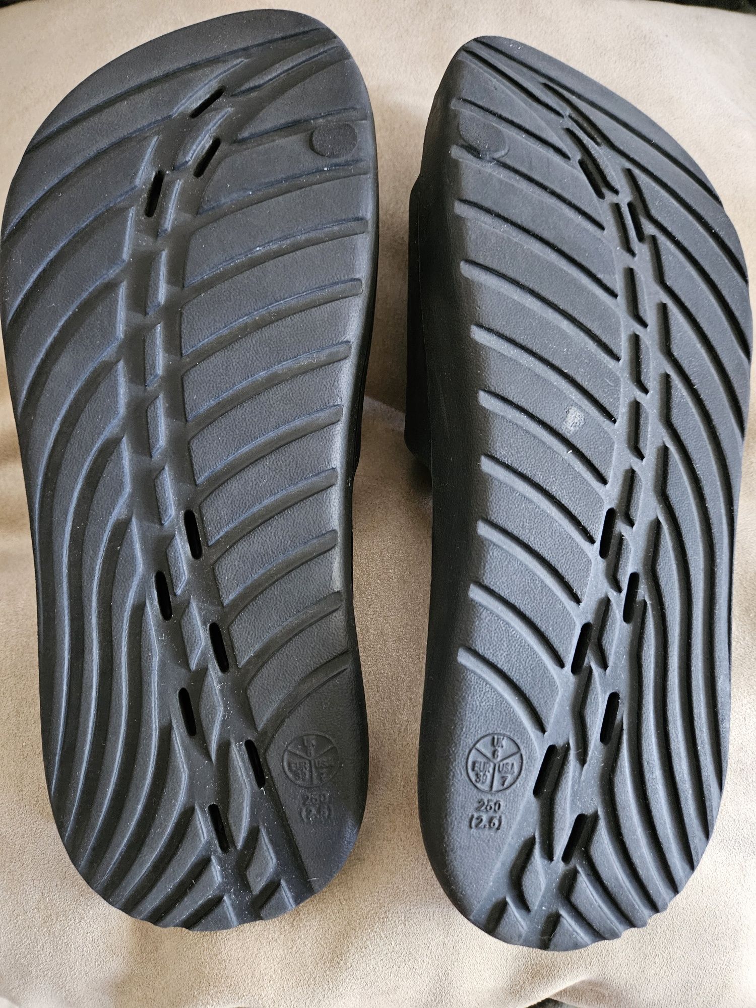 SPEEDO klapki basenowe r. 39