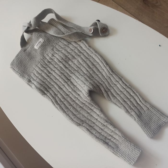 Newbie 68 szare wełniane spodnie warkocz ogrodniczki cotton wool