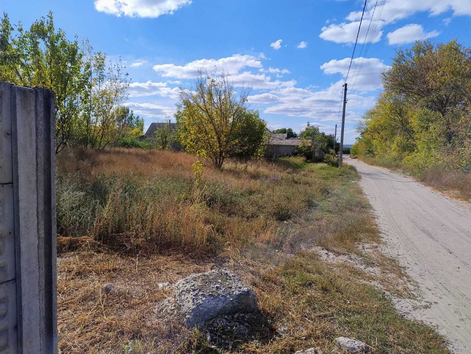 Продам участок Безлюдовка 17 соток, 500м до озера, 5км до Эпицентра