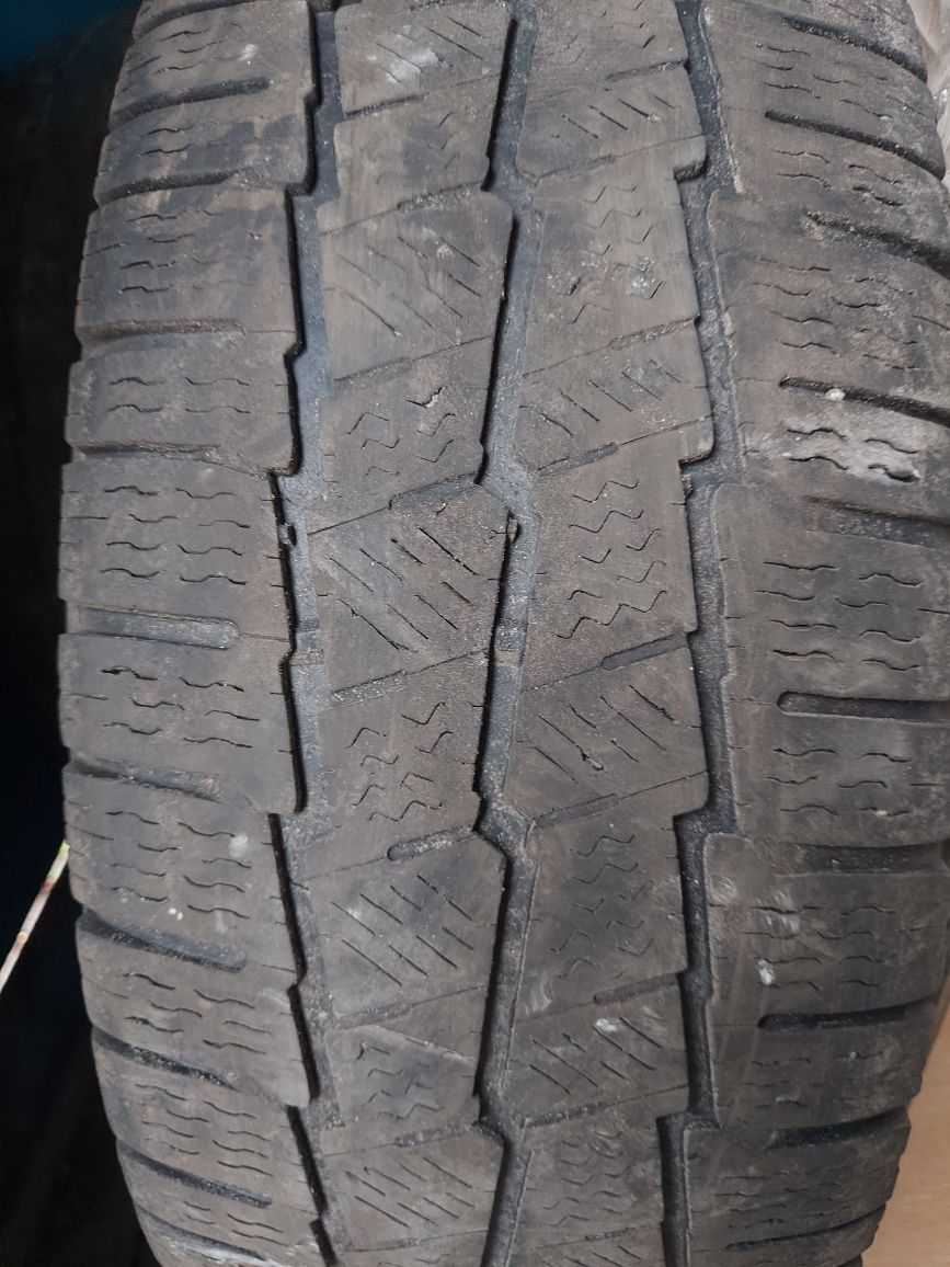 Резина зима 235/65 r16c