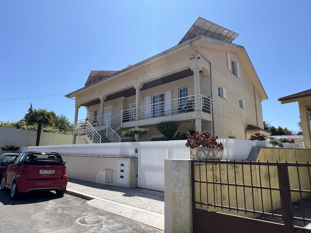 Alugo vivenda T4  com 370 metros