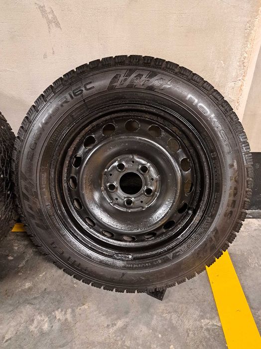 Komplet opon zimowych 205/65R16C z felgami Mercedes Vito 639