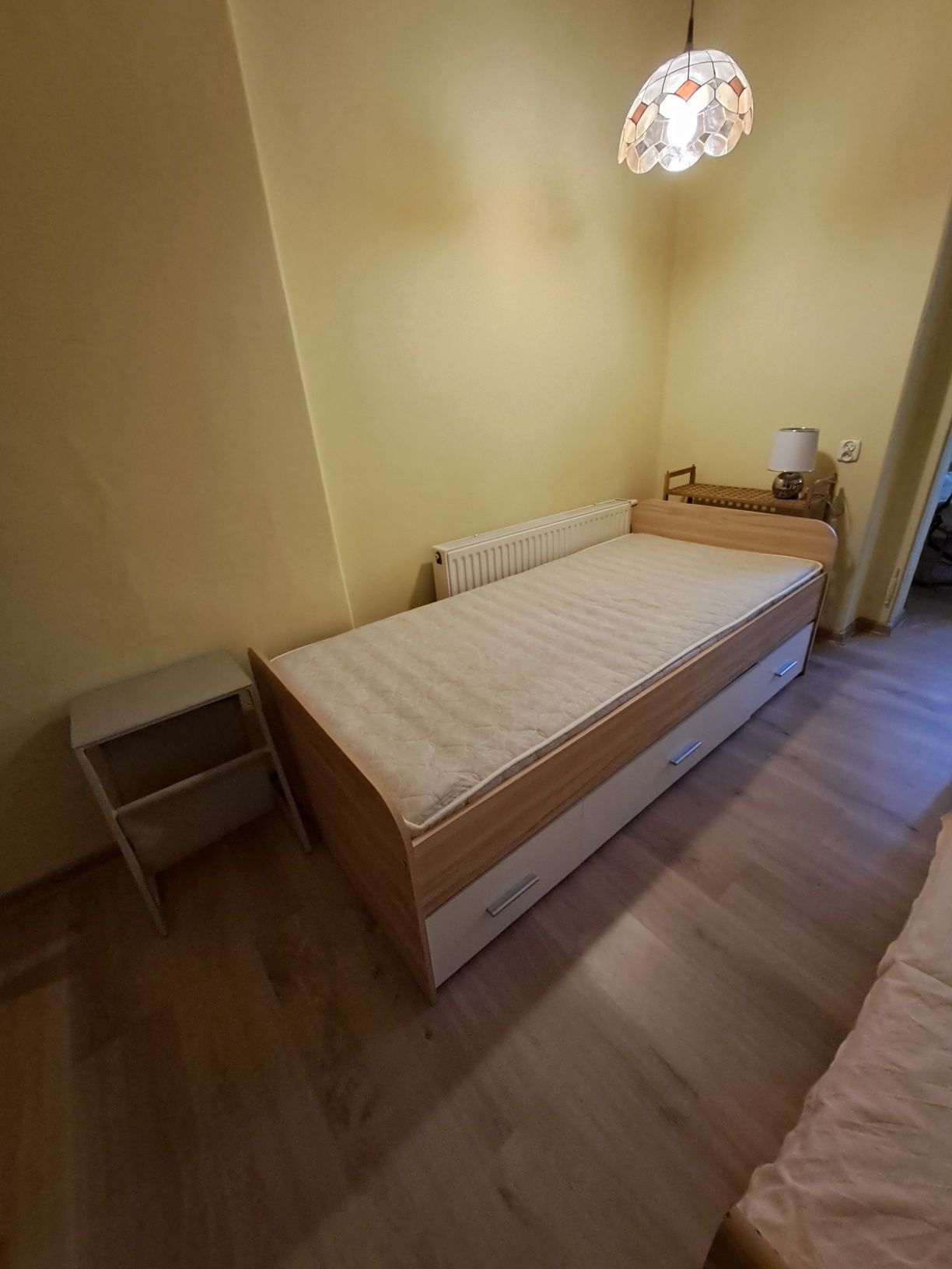 Pojedyncze łóżko z trzema szufladami 90x200 + materac gratis