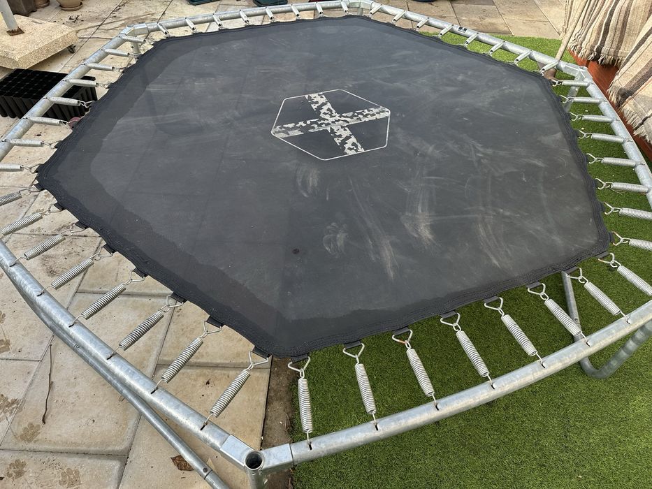 Trampolin de jardim