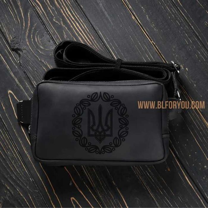 Чоловіча шкіряна сумка бананка з гравіюванням, іменна сумка на плече