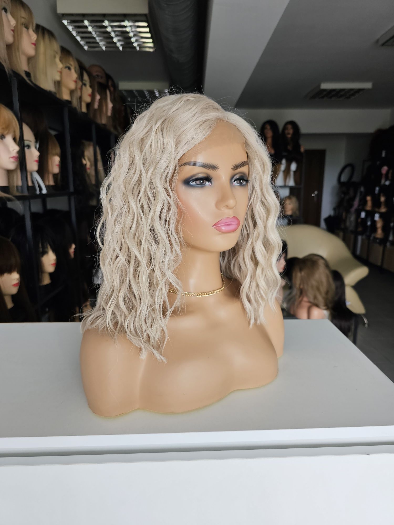 Peruka lace front fala perłowy chłodny blond Iza naturalna fryzura