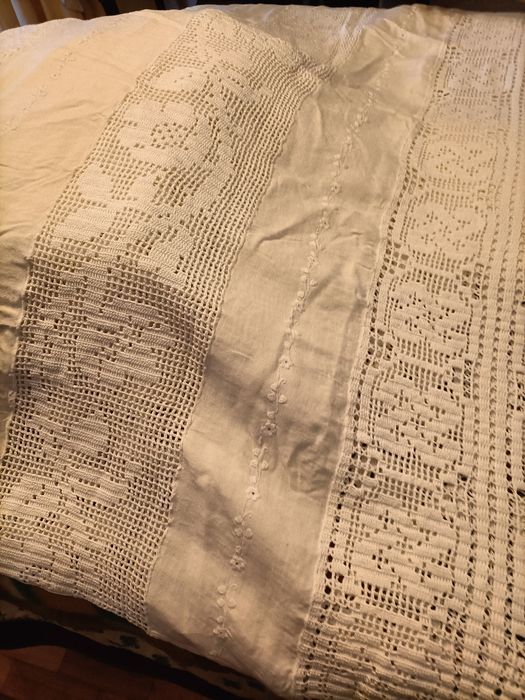 Feito á mão - Toalhas de mesa em renda e linho branco