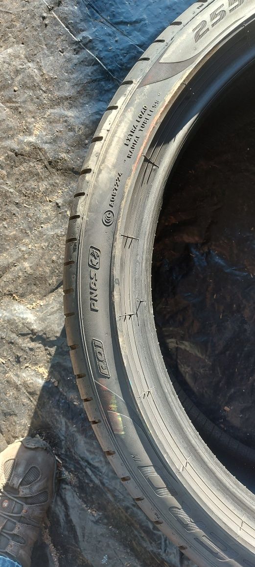 Pneus 255/40R21 pirelli