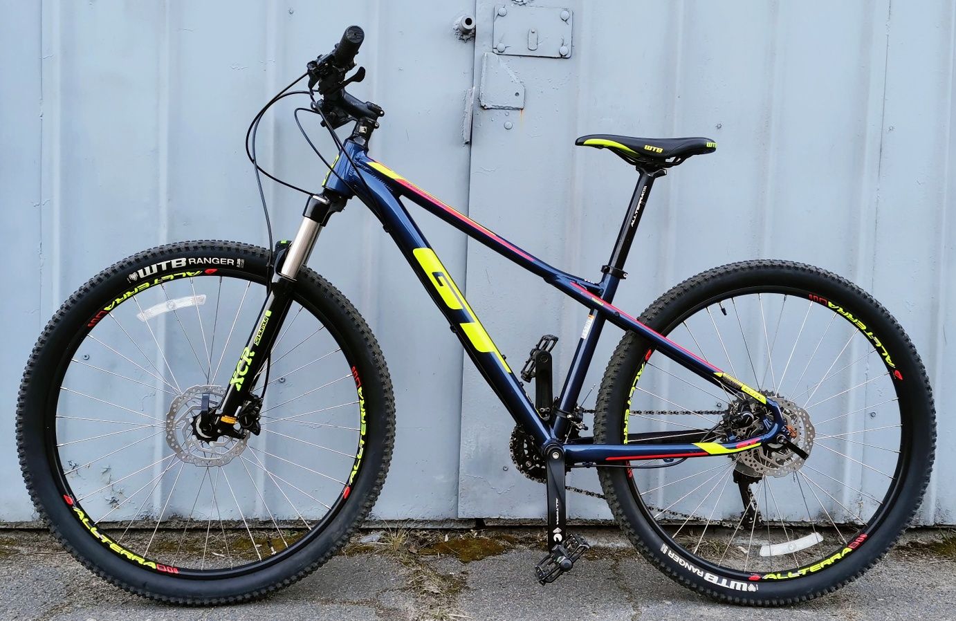 Американський велосипед GT Avalanche Elite на 27.5 колесах. Розмір S.