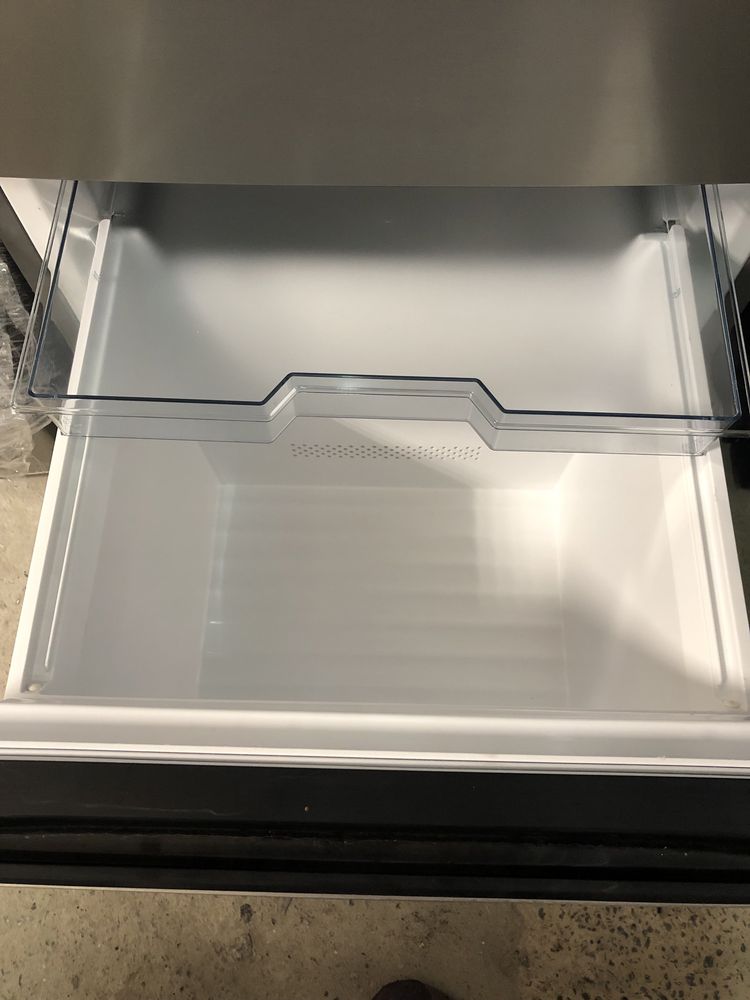 Холодильник новий Hisense