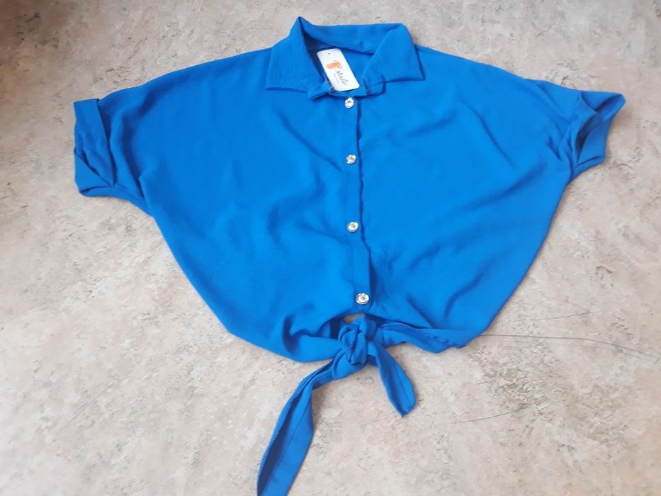 Blusa com nó na frente