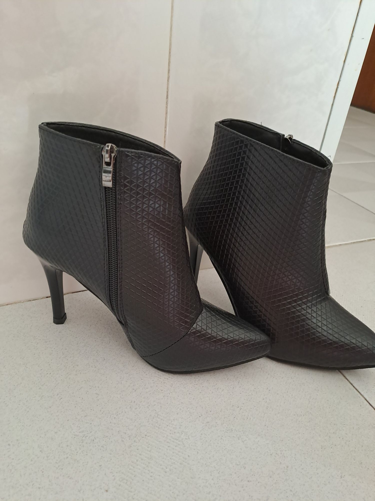 Botas novas    36