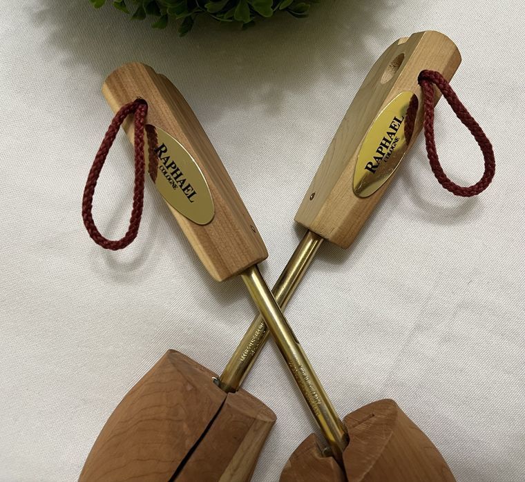 Кедрові колодки,деревʼяні формотримачі  бренда raphael cologne 38-39