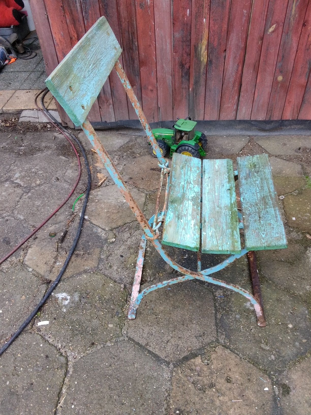 Stare krzesełko ogrodowe wintage łowcy skarbów