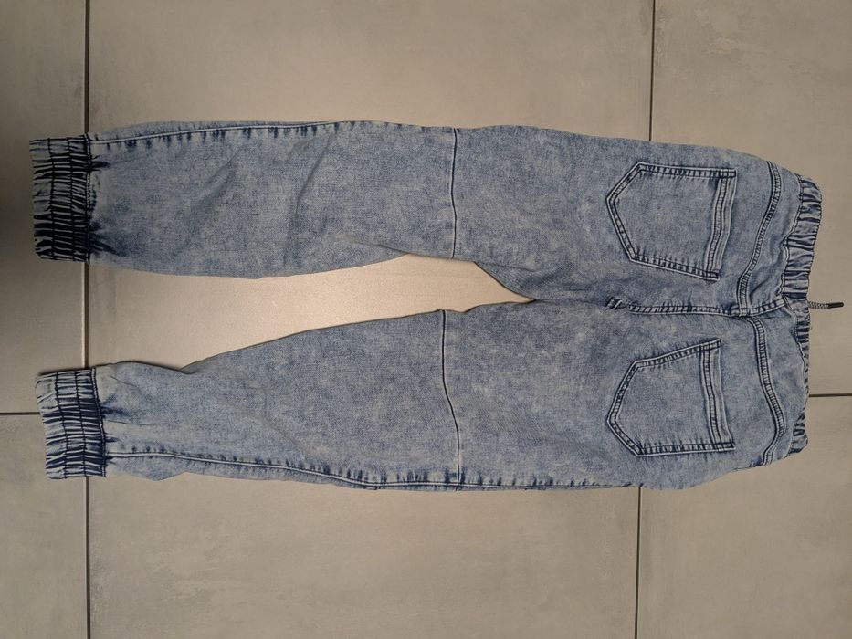 Zestaw spodnie i bluza 158