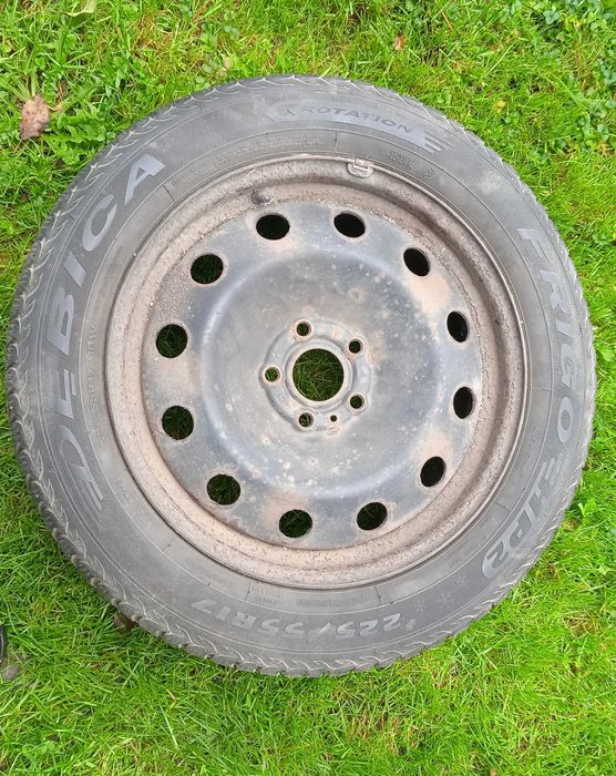 Opona zimowa 225/55 R17