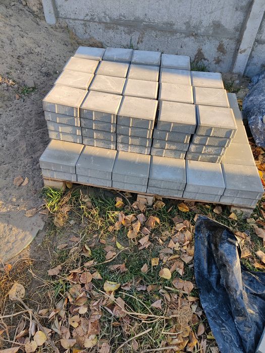 Продам остатки ( 8 м.кв.) тротуарной плитки ТМ Брукленд ( Brukland)