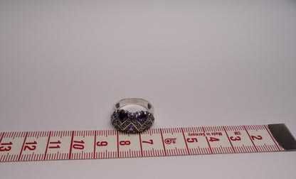 Srebrny pierścionek fioletowe kamienie serca i markazyty  R.13.